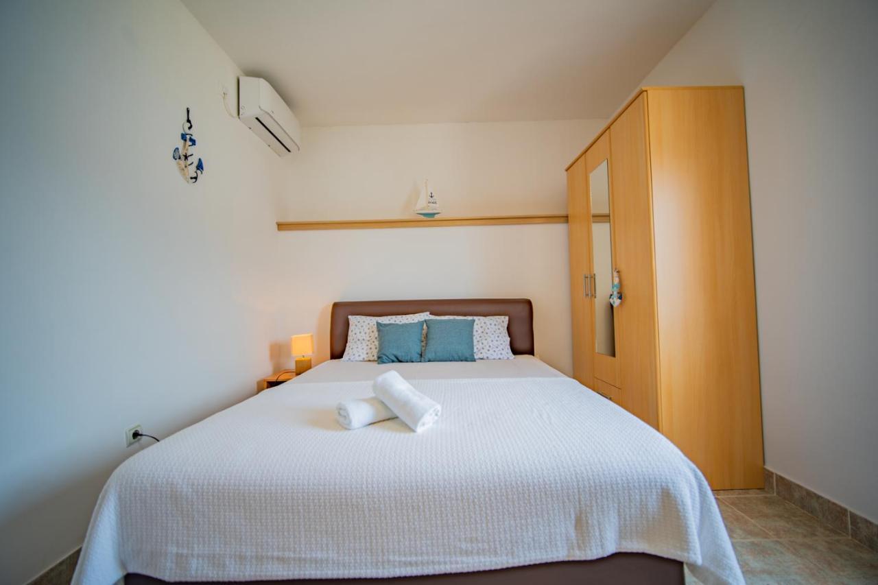 Apartments Novo Mulo Tivat Bagian luar foto