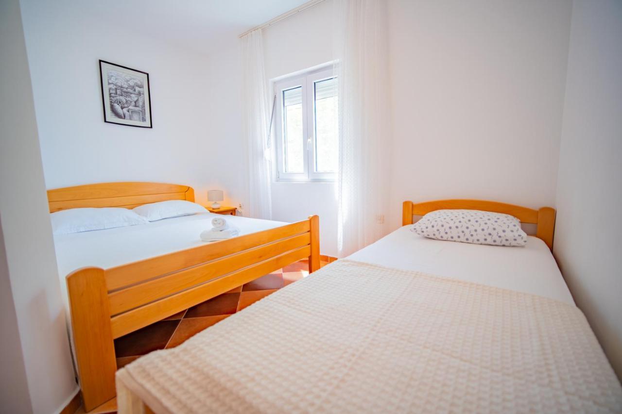 Apartments Novo Mulo Tivat Bagian luar foto