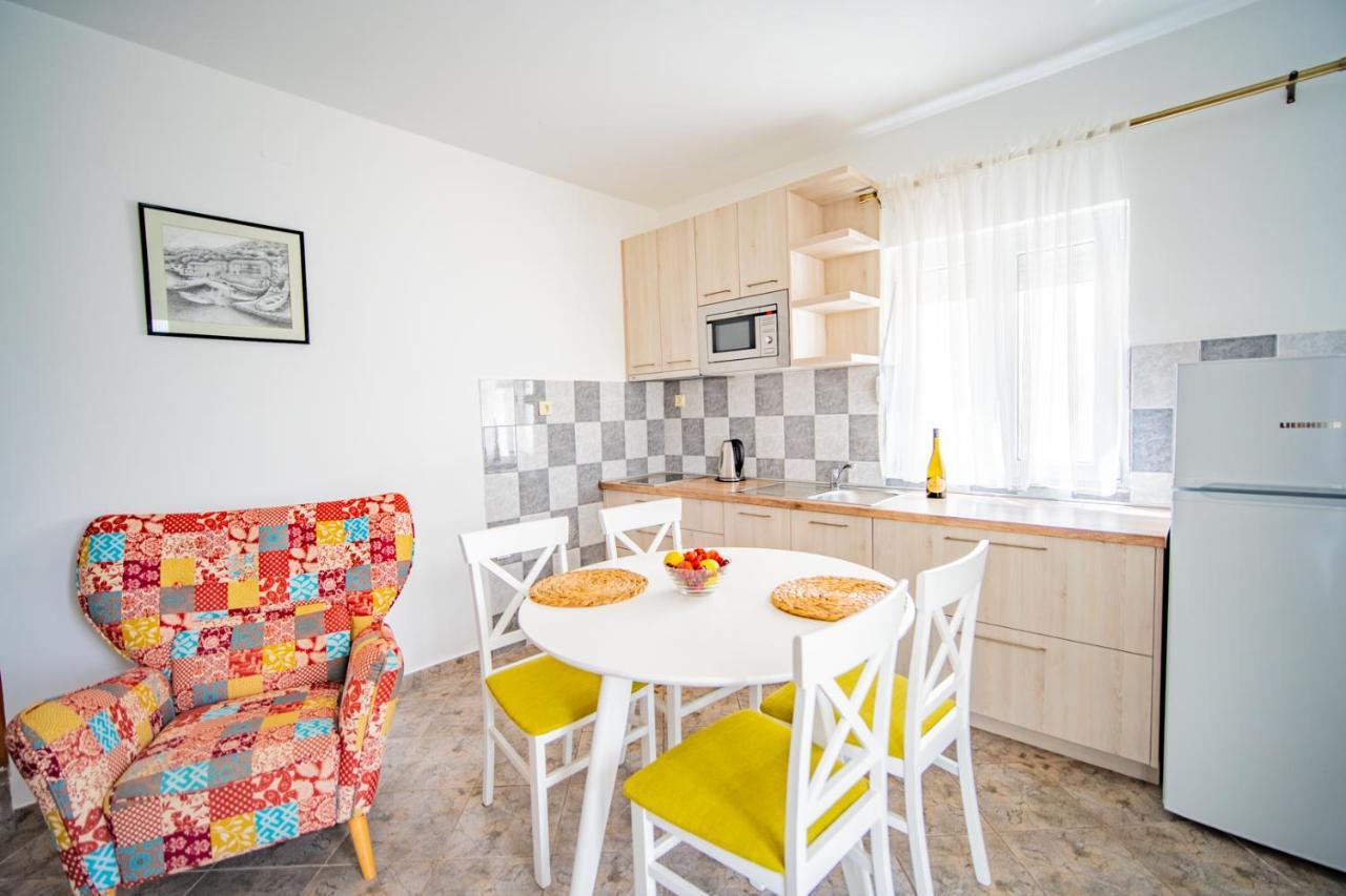 Apartments Novo Mulo Tivat Bagian luar foto